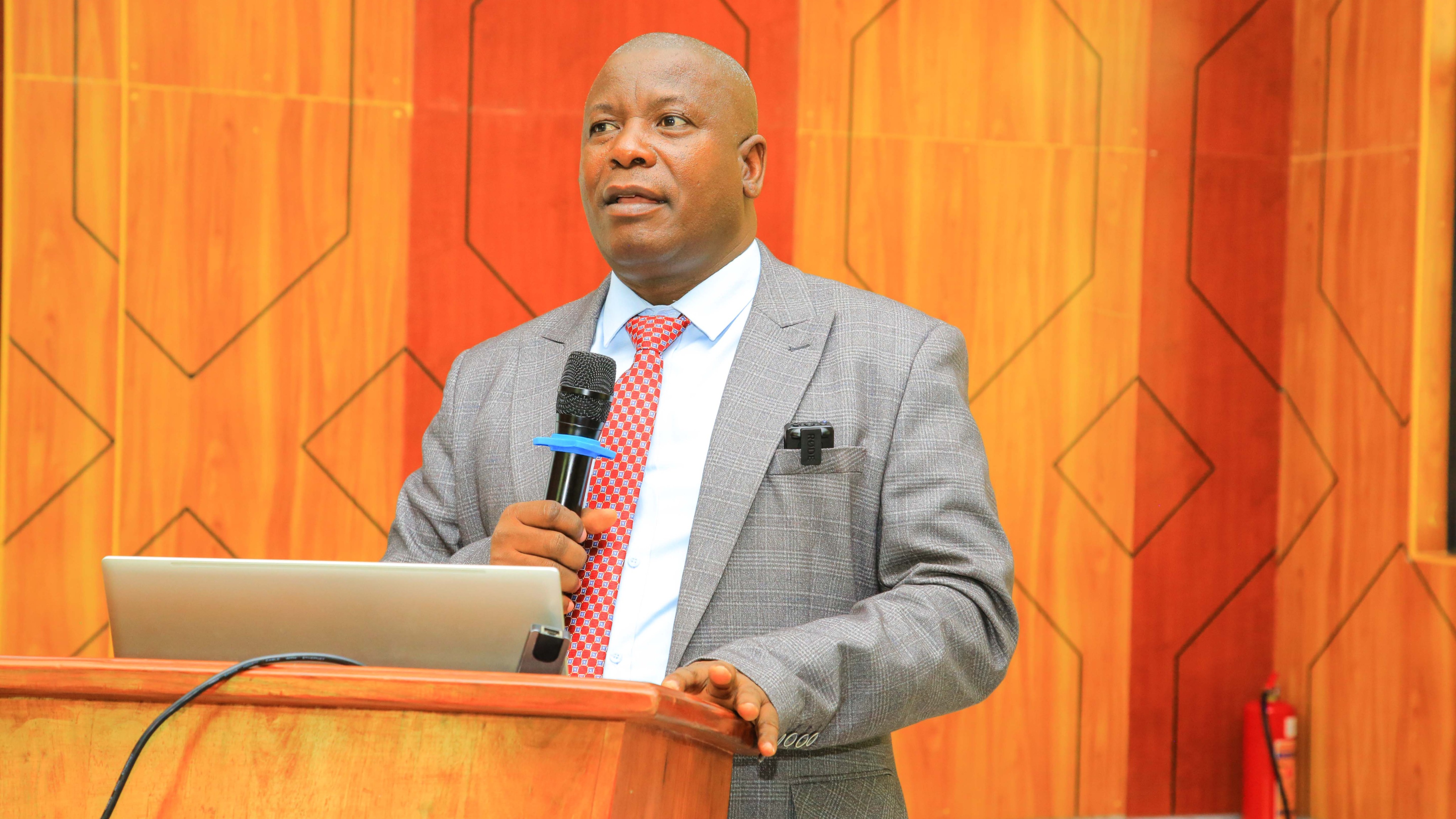 KAMISHNA AWASHAURI WATAFITI WA...